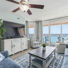 Luxury 3BR Oceanfront Penthouse w/ Lazy River