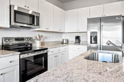 Modern 4BR Home • 5 Min to Beach • Sleeps 10