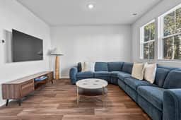 Modern 4BR Home • 5 Min to Beach • Sleeps 10