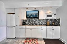 Cozy ocean front condo w/ Relaxing Pool + Cozy King Bed