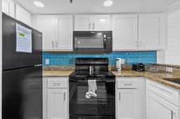 Grande Cayman 3BR | Ocean Views & Resort Perks