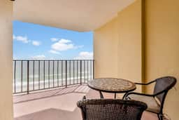 Cozy Oceanfront Haven: 2BR w/ Breathtaking Views
