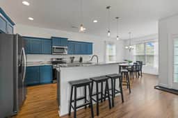 4BR Home Near MarshWalk + Pro Golf Simulator