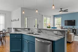 4BR Home Near MarshWalk + Pro Golf Simulator