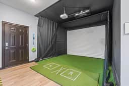 4BR Home Near MarshWalk + Pro Golf Simulator
