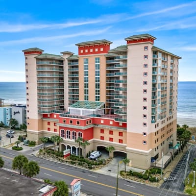Luxury 3BR Oceanfront Penthouse w/ Lazy River