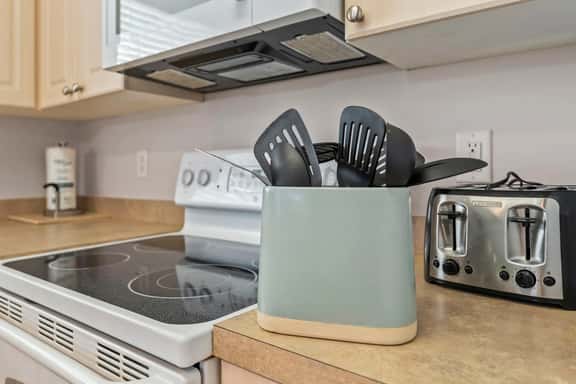 Cozy 3BR w/ Private Balcony - Dog Stays Free - Image 1