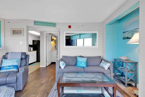 Relaxing 1BR Condo with Stunning Views & Resort Amenities - Image 1