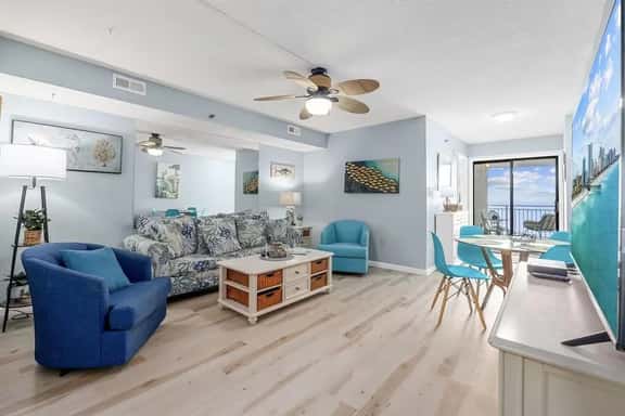 Oceanfront Oasis: 2 Bedroom Condo - Image 1