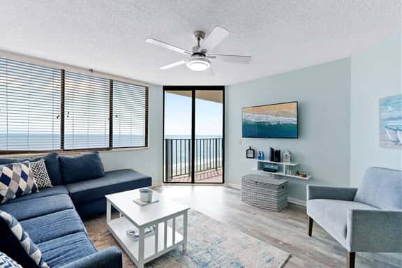 Cozy Oceanfront 2BR Haven w/ Mesmerizing Views - Image 1