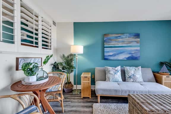 Oceanfront Oasis: Luxury 1 Bedroom - Image 1