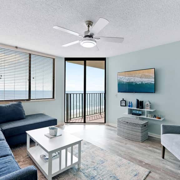Cozy Oceanfront 2BR Haven w/ Mesmerizing Views - Image 1