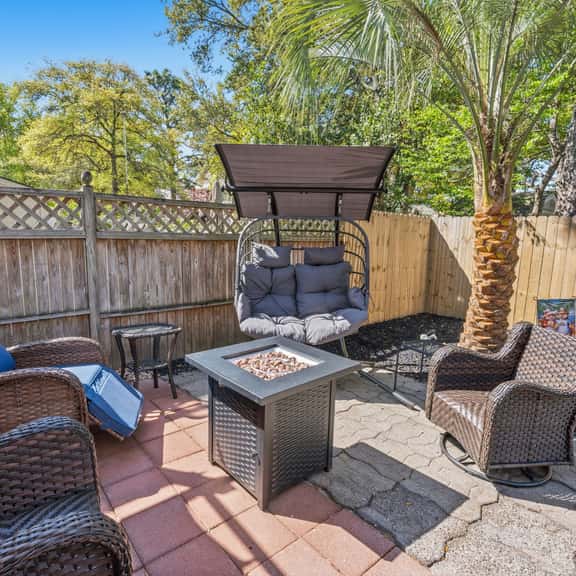 Winds Townhouse 2BR Private Yard & Beach Walk - Image 1