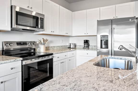 Modern 4BR Home • 5 Min to Beach • Sleeps 10