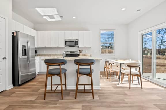 Modern 4BR Home • 5 Min to Beach • Sleeps 10