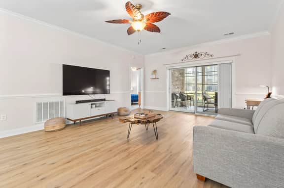 Cozy 3BR w/ Private Balcony - Dog Stays Free