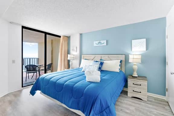 Cozy Oceanfront Haven: 2BR w/ Breathtaking Views
