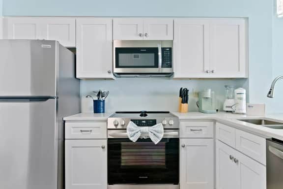 Cozy Oceanfront Haven: 2BR w/ Breathtaking Views