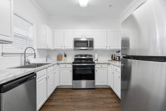 Relaxing Haven Retreat: 2 Bedroom Condo with Golf Course Views