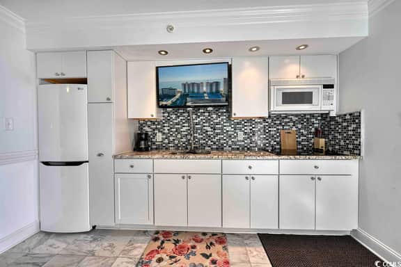 Cozy ocean front condo w/ Relaxing Pool + Cozy King Bed