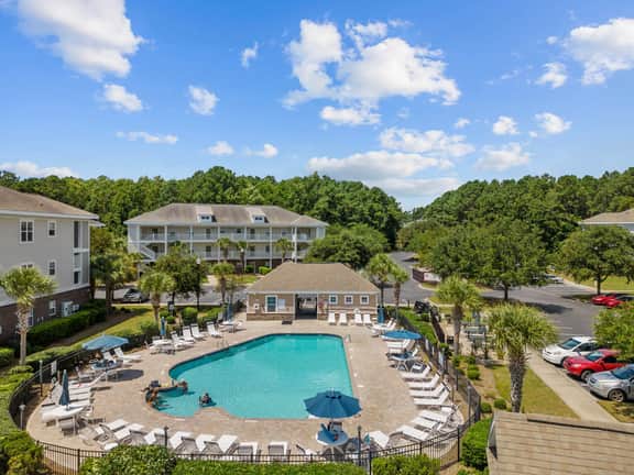 Relaxing Haven Retreat: 2 Bedroom Condo with Golf Course Views