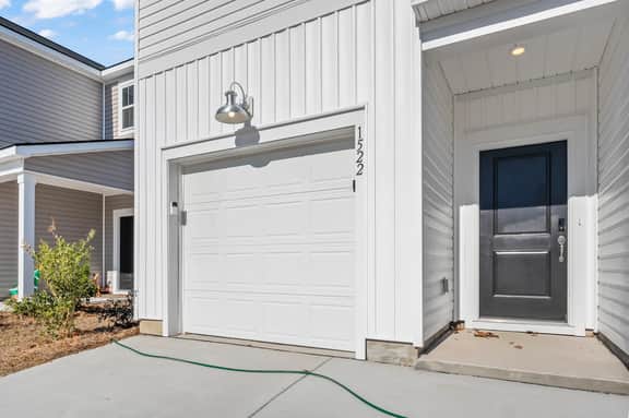 Modern 4BR Home • 5 Min to Beach • Sleeps 10