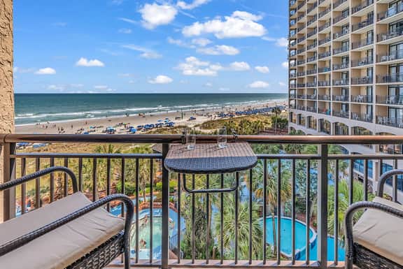 Oceanfront Oasis: Luxury 1 Bedroom at Beach Cove Resort in North Myrtle Beach!