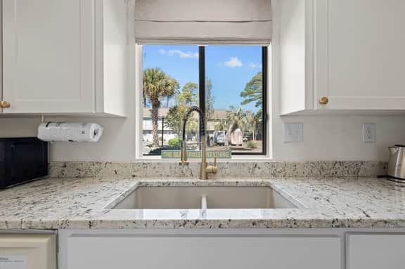 🏝️ Private 2BR Townhouse – 1 Mile to Beach + Golf Views! 🏌️‍♂️ Dogs stay free