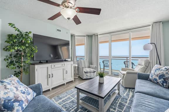 Luxury 3BR Oceanfront Penthouse w/ Lazy River