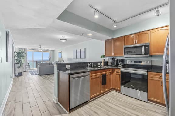 Luxury 3BR Oceanfront Penthouse w/ Lazy River
