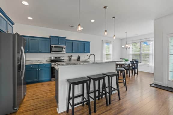 4BR Home Near MarshWalk + Pro Golf Simulator