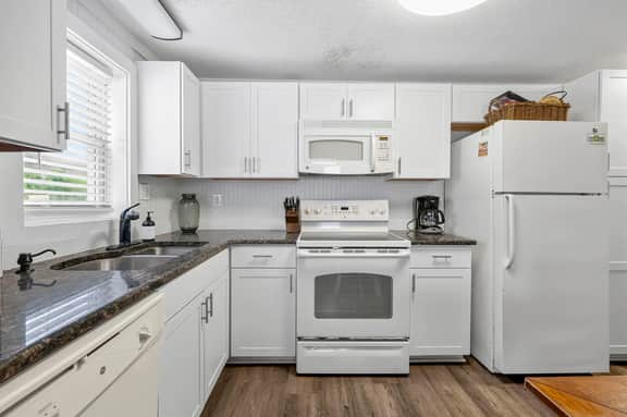 Beach Please! · Ocean View 2BR · Cherry Grove - Image 3