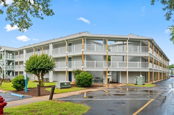 Gated 2BR w/ Pools, Lazy River + Beach Access!