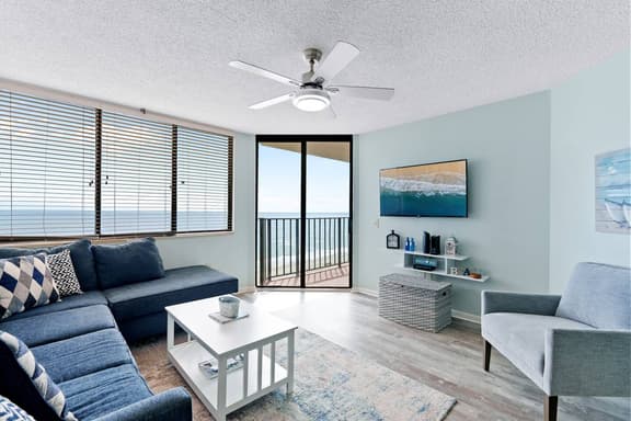 Cozy Oceanfront Haven: 2BR w/ Breathtaking Views