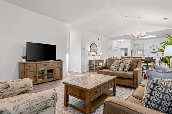 Stylish 3BR Condo Overlooking Greg Norman Golf Course in Barefoot Resort