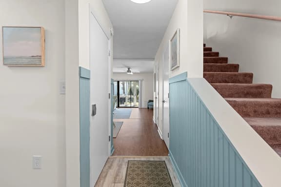 🏝️ Private 2BR Townhouse – 1 Mile to Beach + Golf Views! 🏌️‍♂️ Dogs stay free