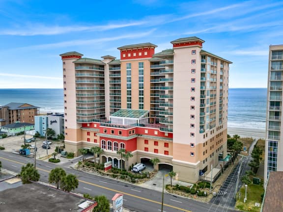 Luxury 3BR Oceanfront Penthouse w/ Lazy River